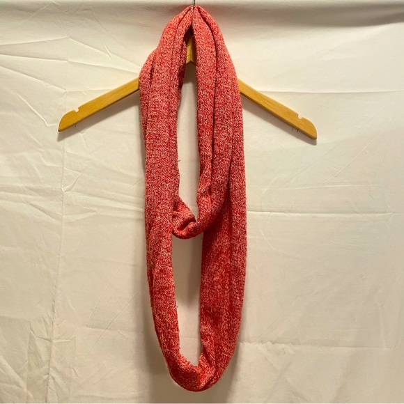 🌻HP🌻FROM by Vestebene - Red & White Wrap Knit Infinity Scarf - Picture 3 of 5